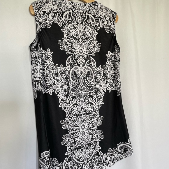Tango mango collection. Black & white sleeveless top. Size XS. - Picture 4 of 5
